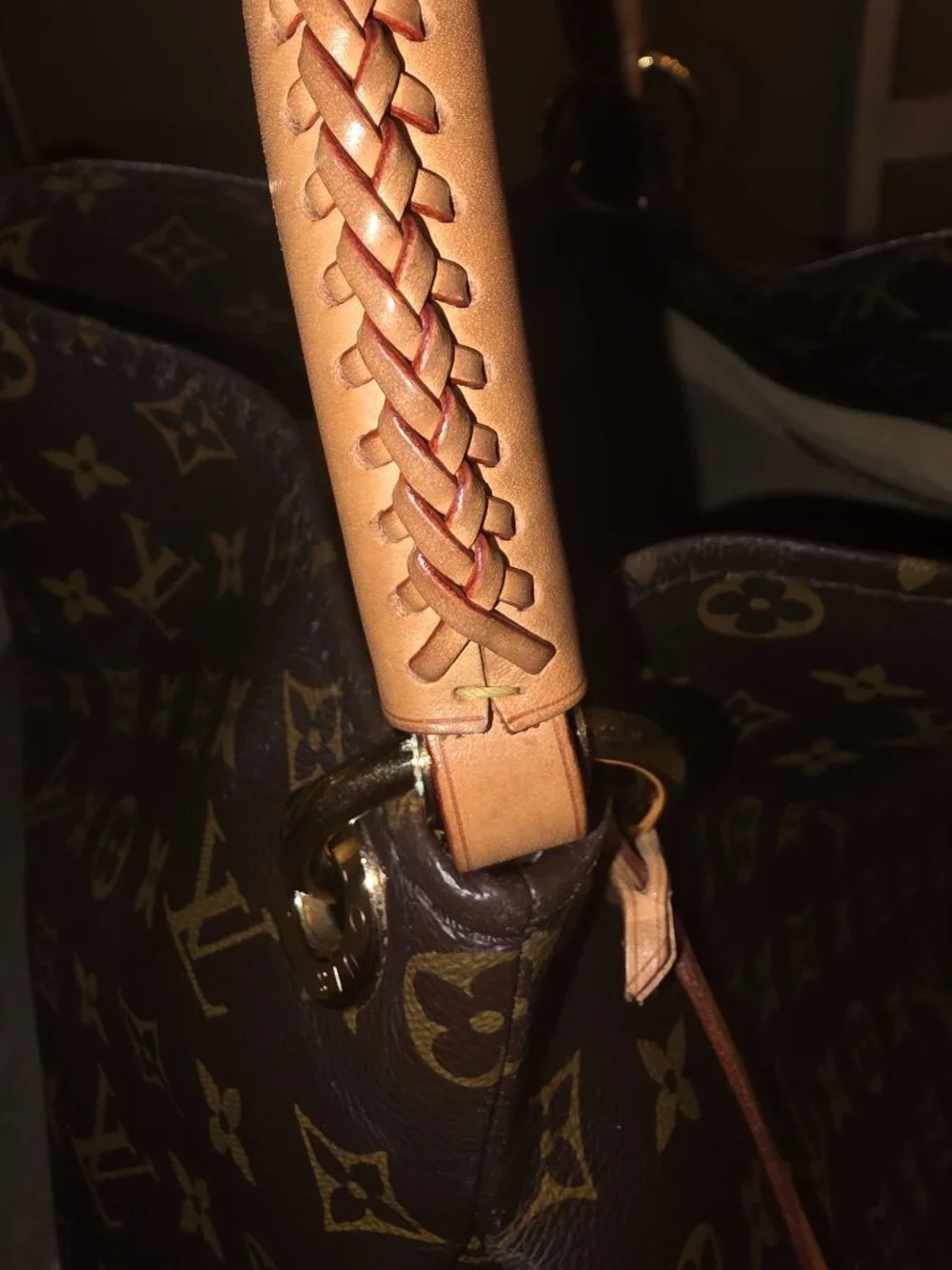 Louis Vuitton Artsy mm handbag